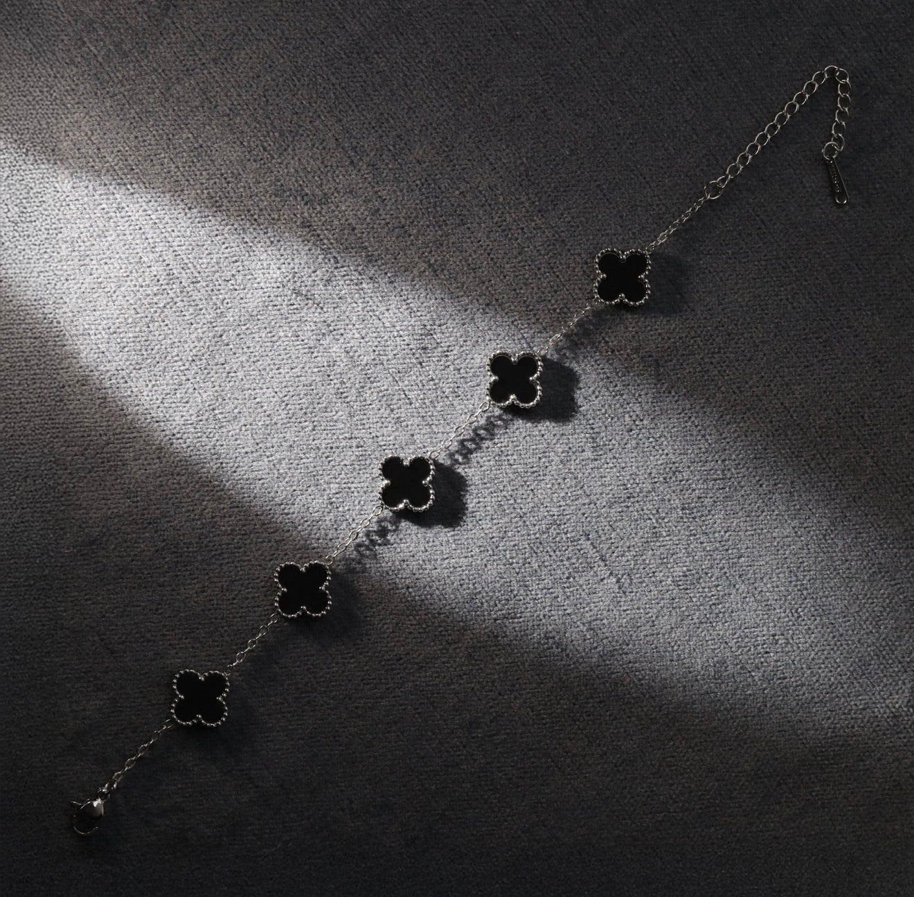 Siyah Yoncalı Gümüş VanCleef